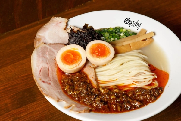 東京で大人気の牡蠣塩らぁ麺店が大阪日本橋に上陸！ 関西生まれの人気インフルエンサーと オタカルチャーの聖地・日本橋でコラボプロジェクト　 ラーメン店×インフルエンサー トレーディングカードを発表