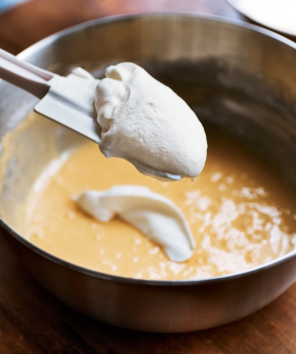 「ホイップパウンドケーキ」:ホイップクリームの堅さが、ふんわり感のポイント