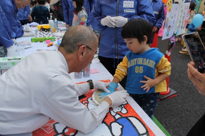 セメントで手形を作ろう!