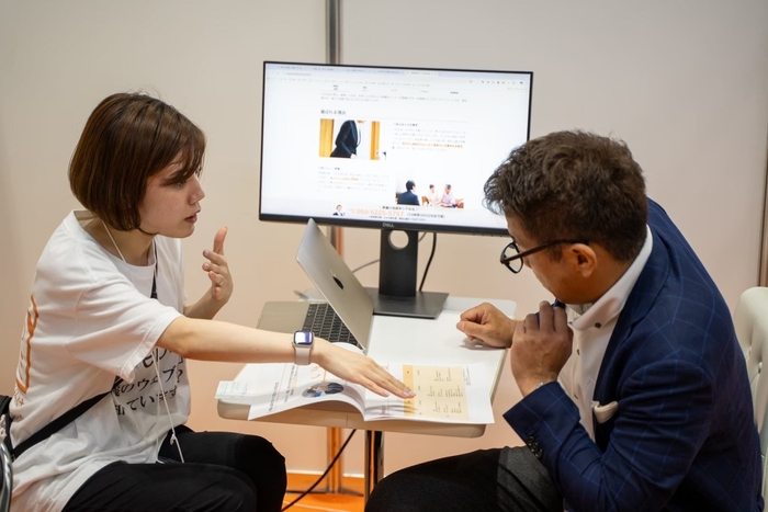 FBF2025「葬儀のウェブ担当」ブースでのコンサルティングの様子