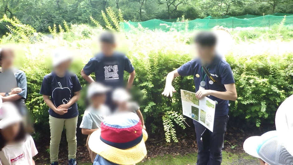 ムササビの生態を身ぶり手ぶりでお伝えしています(過去開催の様子)