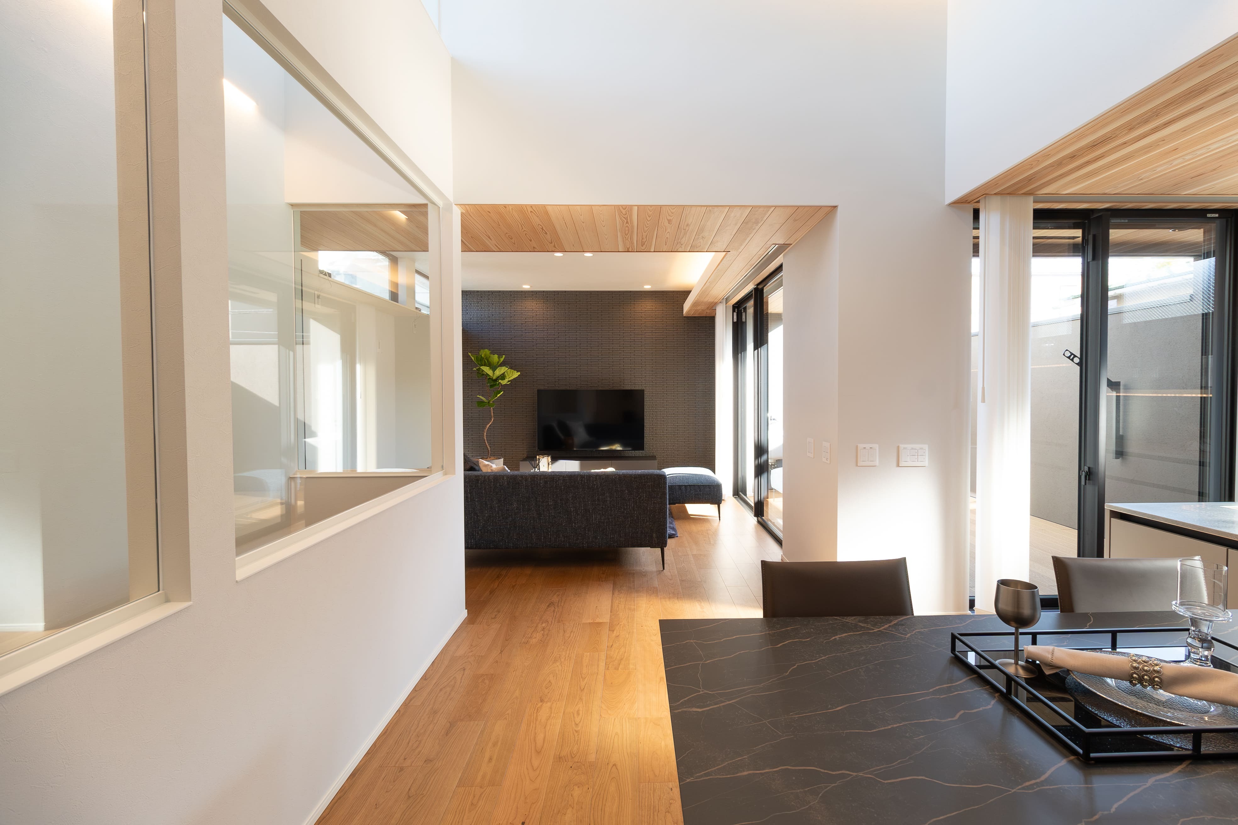 Charme Roger永福_ ダイニングからのリビング風景