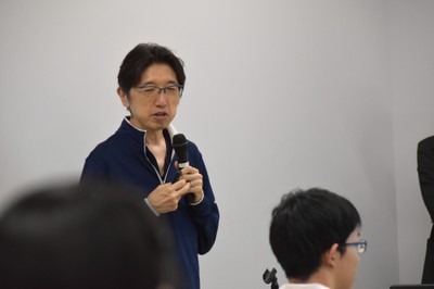 材料機能工学専攻の岩谷教授 材料機能工学専攻の岩谷教授