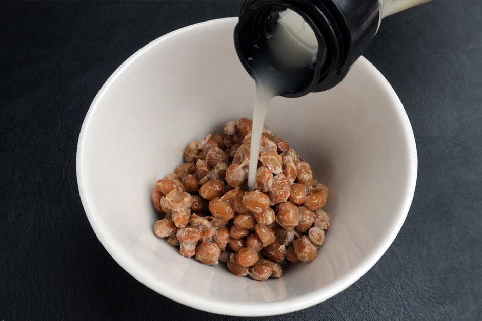 納豆やヨーグルトと一緒に