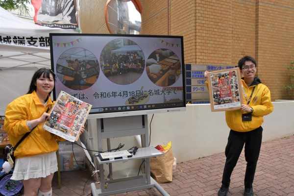 モニターで「兄貴のたこやき」などを紹介