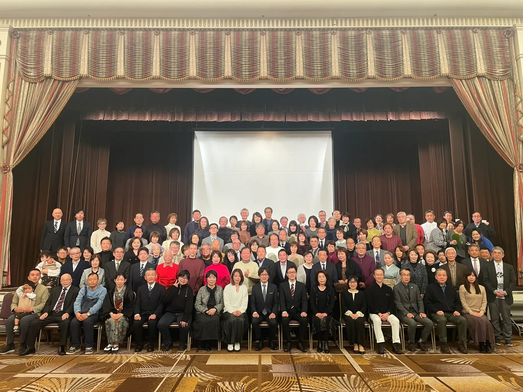 大阪メモリアルパーク、「大阪古墳墓」ご契約者様108名が集う「第一回 古墳同窓会」を開催