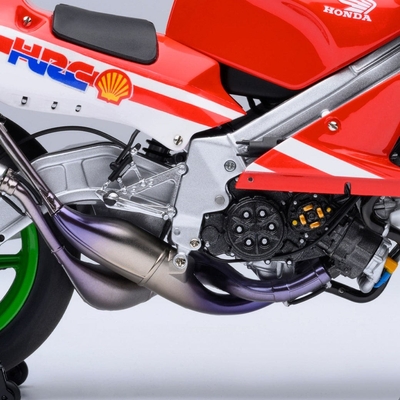 AUTOart 1/12スケール ホンダ NSR500 WGP500 #56 「バリバリ伝説」 (「巨摩 郡」 ヘルメット付属)