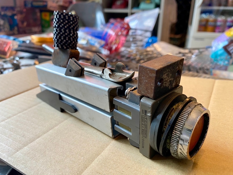 一例：廃材を用いたメタルアート作品(3)