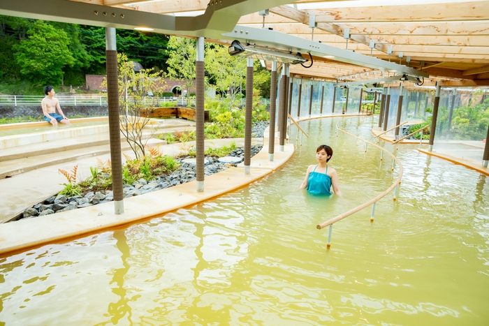 往復100Mの歩き湯　自然に抱かれながら愉しむ