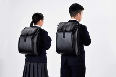 中高生の健康に配慮 ランドセル技術を活かした通学鞄「rakuru」を村瀬鞄行が新発売