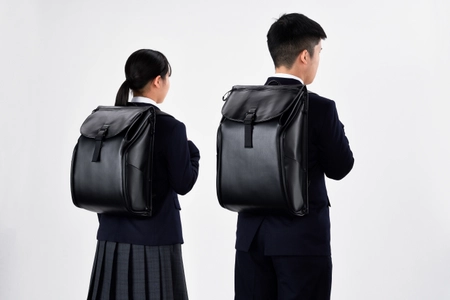 中高生の健康に配慮 ランドセル技術を活かした通学鞄「rakuru」を村瀬鞄行が新発売