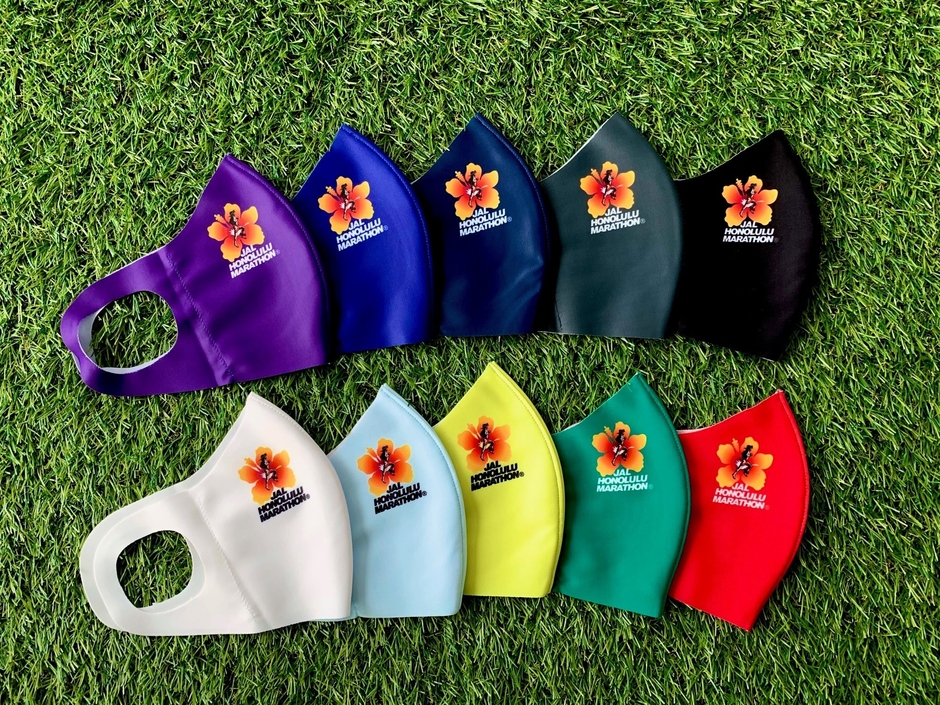 マウスカバー(左上から:パープル、ロイヤルブルー、ネイビー、グレー、ブラック/左下から:ホワイト、ペールブルー、Fイエロー、グリーン、レッド)