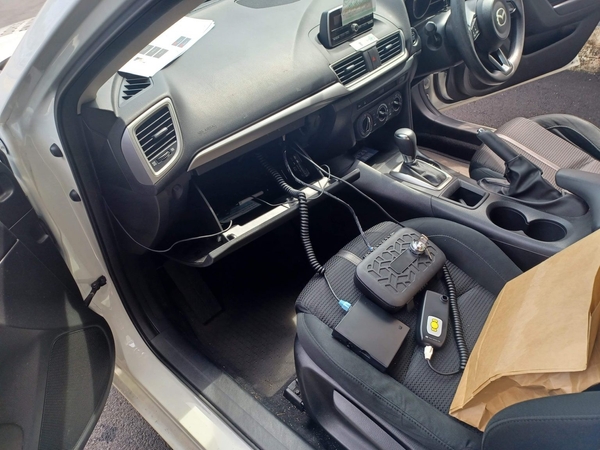 スルガ自動車学校様　インターロック取付けの様子