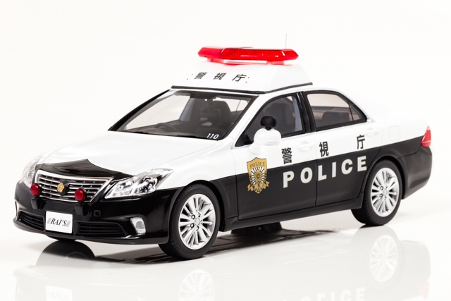 1/18 トヨタ クラウン 2011 警視庁地域部自動車警ら隊車両:左前