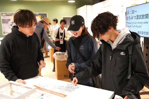 試飲後アンケートの様子
