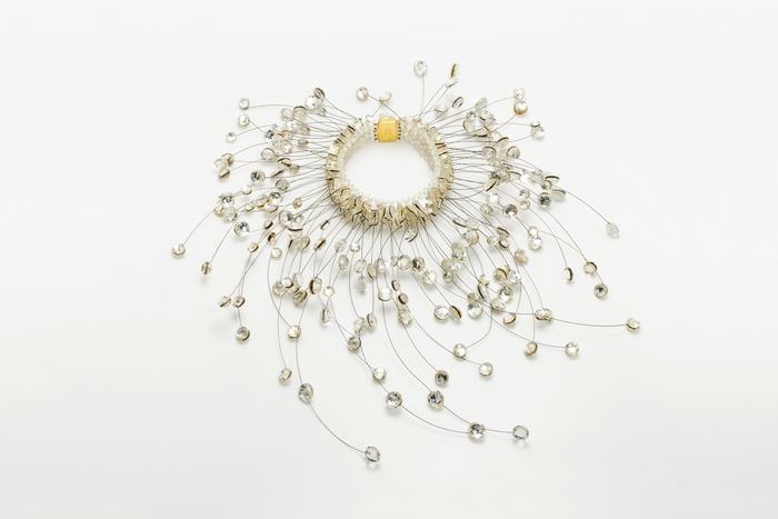 コッポラ・エ・トッポ《チョーカー “花火”》 デザイン:リダ・コッポラ 制作:コッポラ・エ・トッポ 制作年:1968年 制作国:イタリア 素材:クリスタルガラス、ガラスビーズ、ワイヤー、メタル