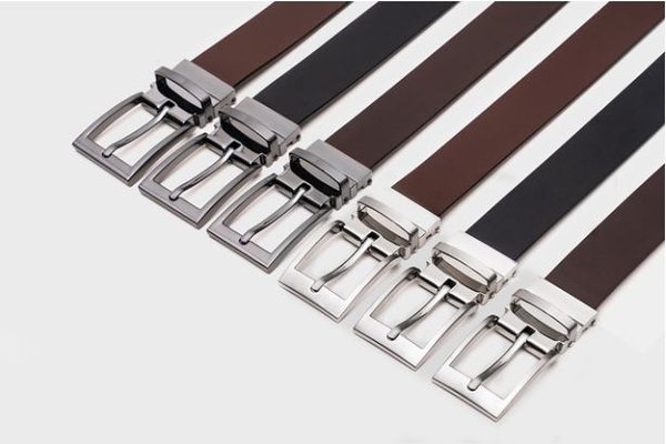 ベルトの色は3種類、バックルの色は2種類から自由な組み合わせが可能
