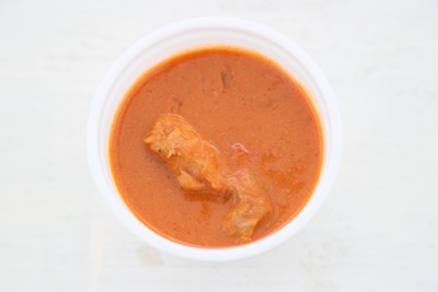インド料理「ムンバイ」の「チキンのココナッツトマトカレー」