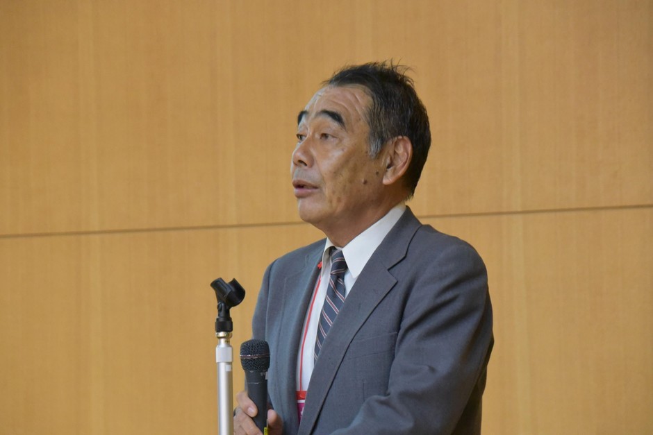 特別講演会で講師を紹介する宇佐美教授