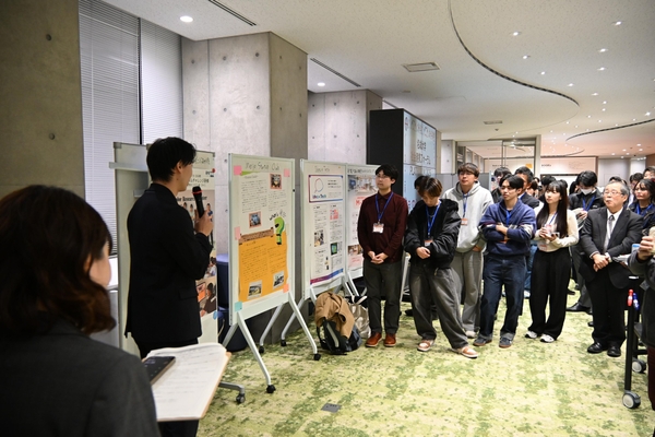 学生によるピッチの様子