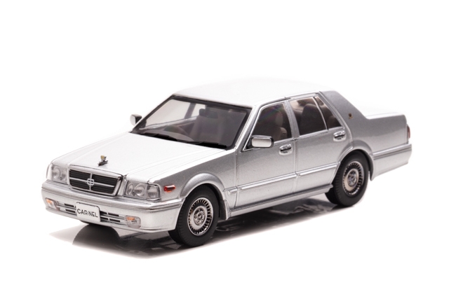 1/43 日産 グロリア Brougham VIP (PAY31) 1998 Platinum Silver Metallic：左前