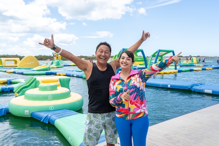 (左から)内野亮、サーシャ