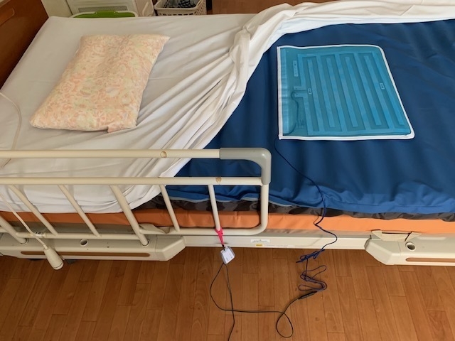 マットレスの上に設置