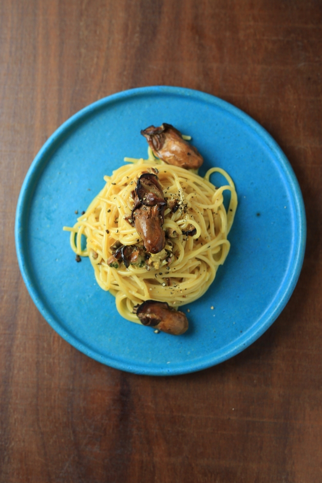 燻製カキのスパゲッティ カルボナーラ