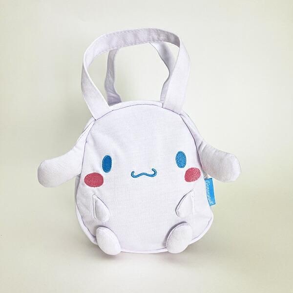 サンリオのかわいいフェイスデザインにきゅん。サンリオのダイカットバッグをもって、かわいく目立つかも。