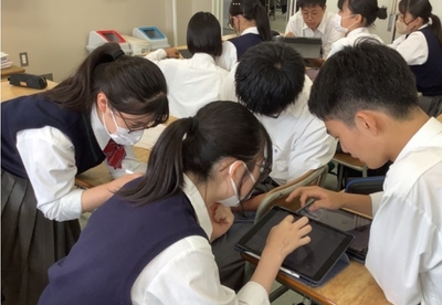 プロジェクトを進める生徒の様子