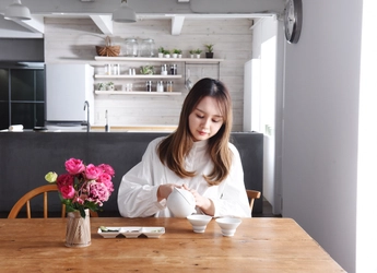 サブスクリプションサービス 「ハナノヒ365days」の新コース 銘茶の産地　嬉野から毎月癒しのひとときをお届け 「お茶と親しむお花たち〜嬉野茶時〜」 5月14日(金)申込受付開始