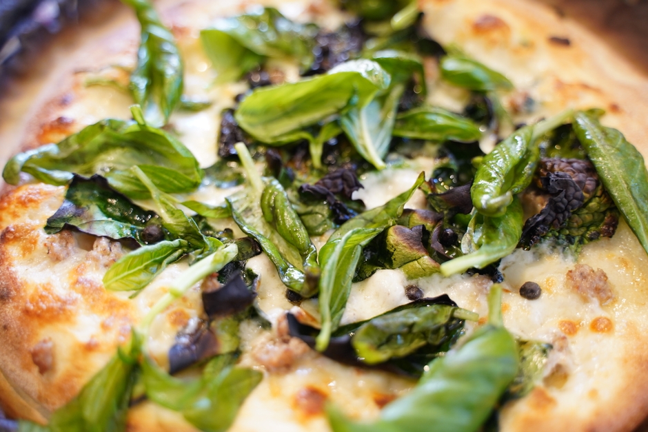 フレッシュバジルは、「うちぬき水」で育てられた特別なハーブで肉厚で香り豊かなバジルです