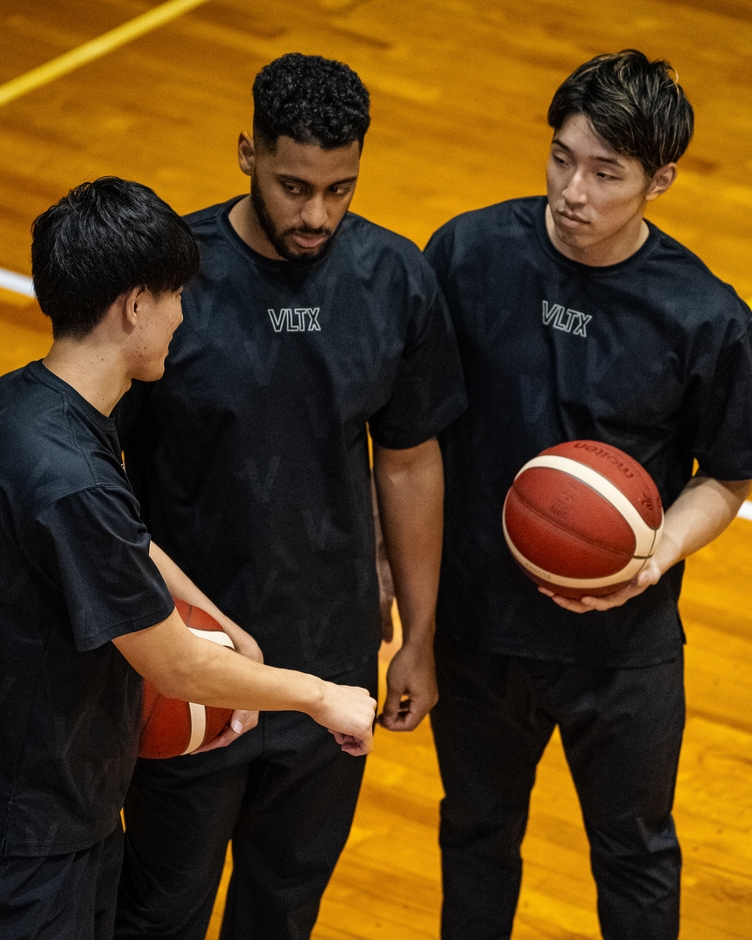 Official Team Wear：T-Shirt