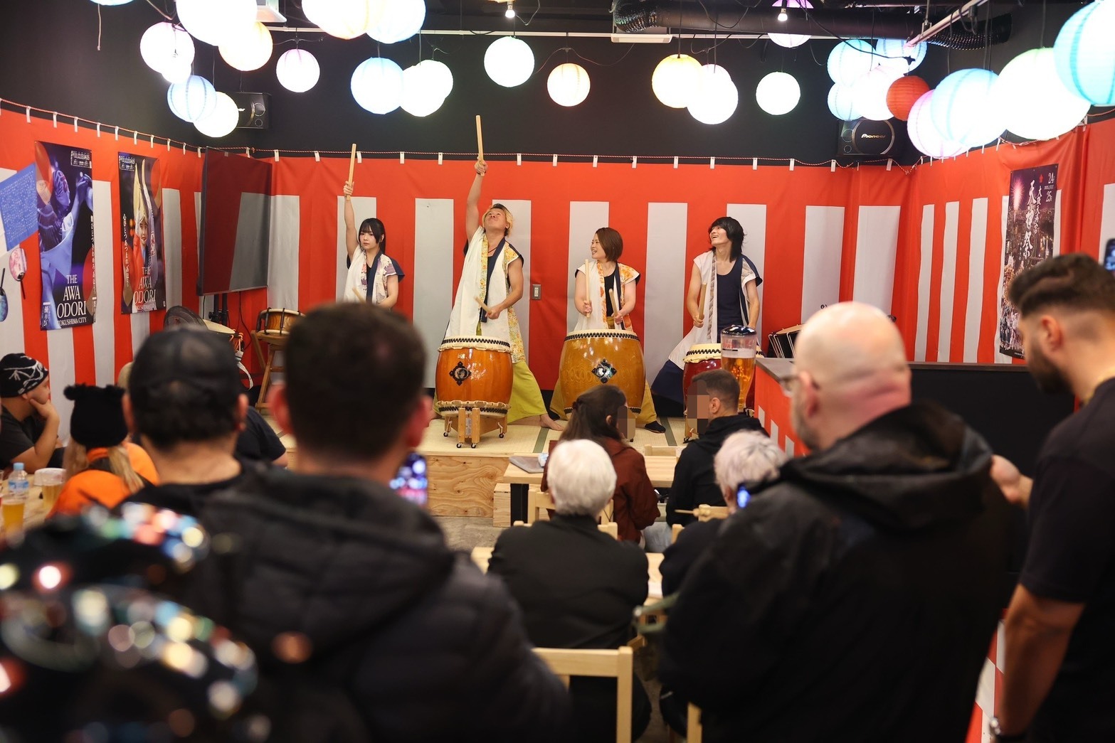 名物の特設ステージでのイベントの様子