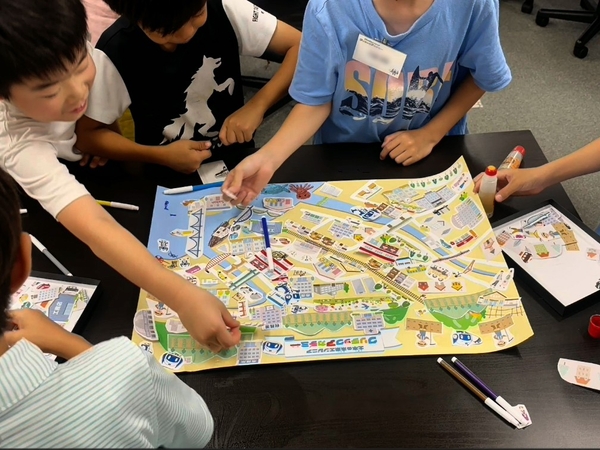 夢中で街づくりに取り組む子どもたち