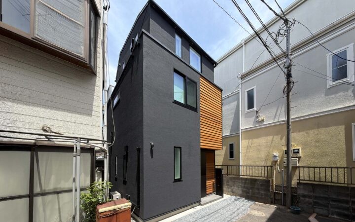 建坪8坪に3世代4人が快適に暮らす!機能美と遊び心を詰め込んだ3階建てコンパクトハウス