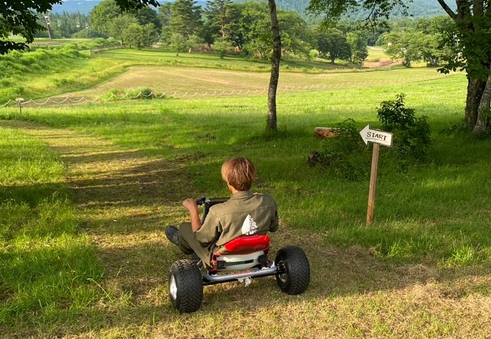 草原を三輪カートで駆け降りる！「マウンテンカート」