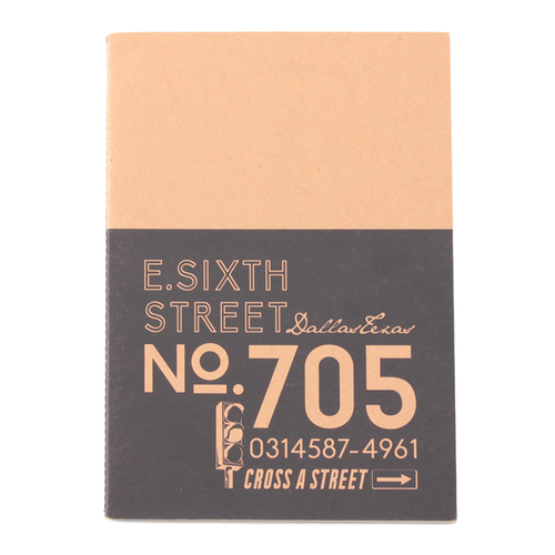 「ノート Traffic A5」価格：88円／サイズ：W14.8×D0.3×H21cm、30ページ（5mm方眼）