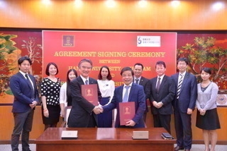 協定締結時の様子(後列一番左:asegonia代表取締役:井上 義設)