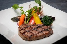 【箱根】夕食ビュッフェに＋2,000円で特選牛ステーキが付く！WEB限定プレミアム宿泊プランを4月13日より提供開始