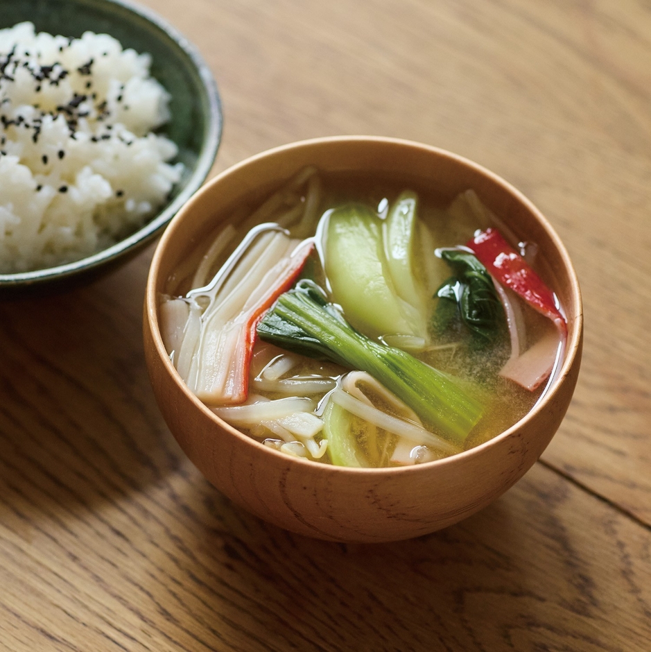 「チンゲンサイともやし、かにかまのみそ汁」(1章)