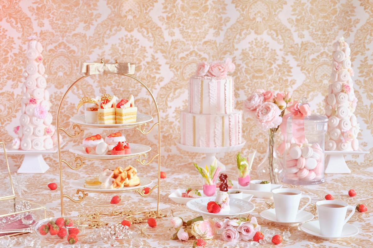 【表参道・横浜】お姫様のクリスマスパーティーをキュートないちごスイーツで表現！『ストロベリー・アフタヌーンティー～プリンセスのスイートティーパーティー～』12月限定販売