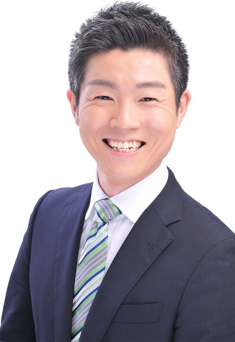 東修平氏