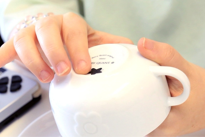 お気に入りの食器も底にシールを貼れば、すぐに判別が可能