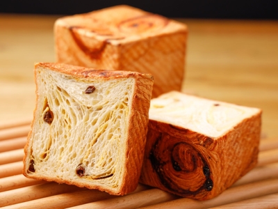 クロワッサン食パン ラムレーズン