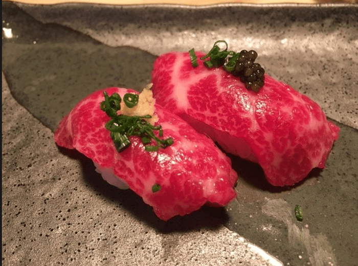 馬肉寿司 170円