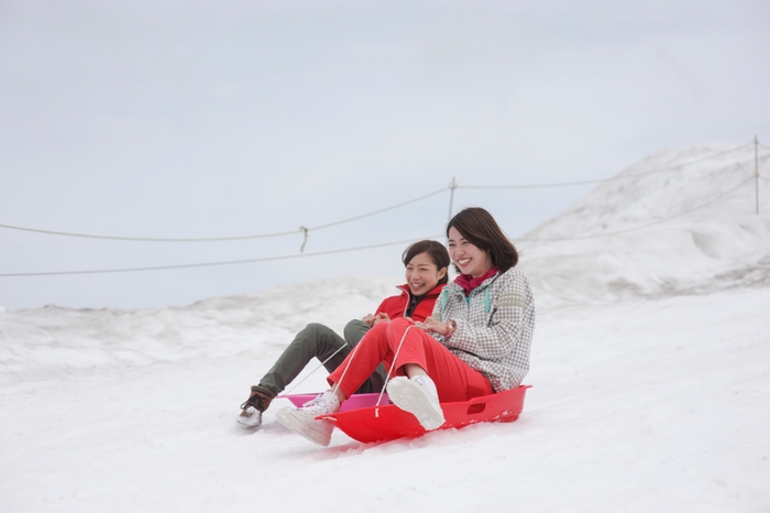 雪の滑り台Snow Slide