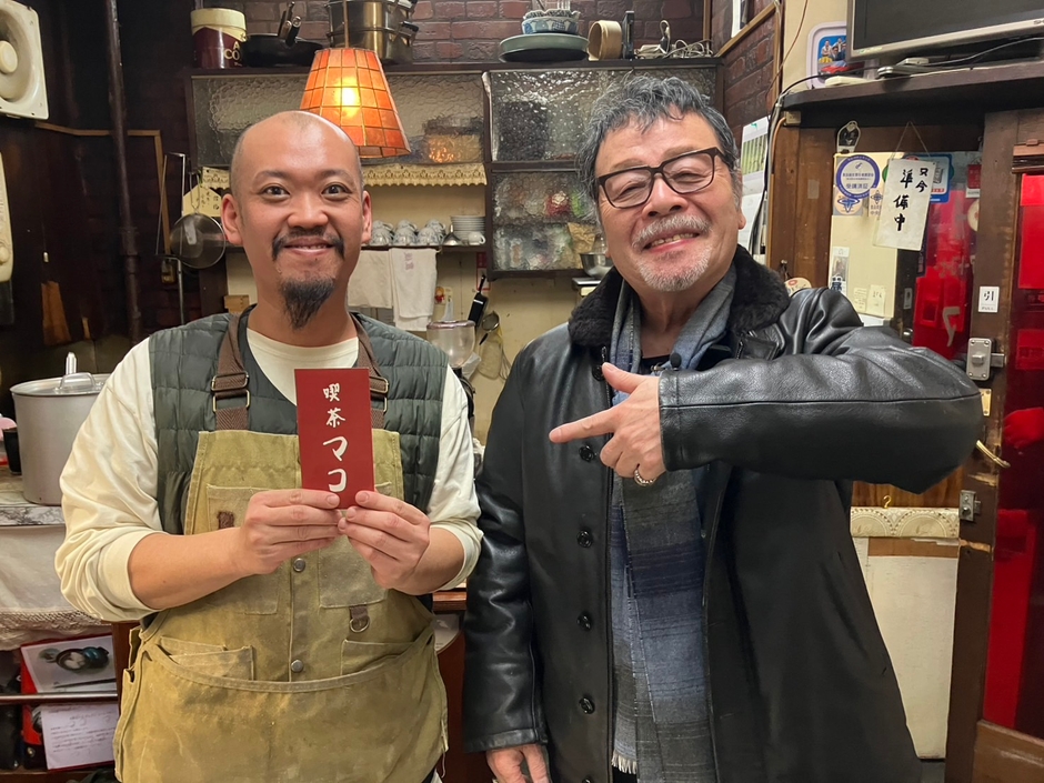 築地の喫茶店でお雑煮を味わいます