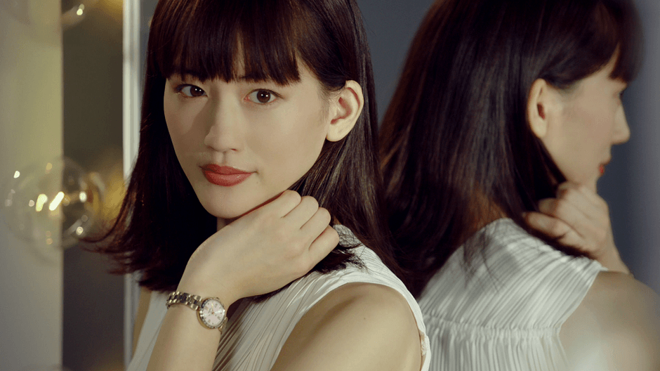 綾瀬はるか、理想の“大人な女性”に変身！ セイコー ルキア新動画公開