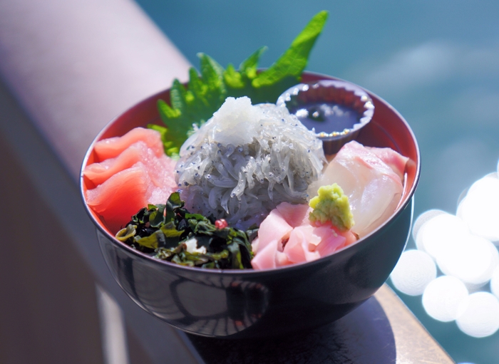 淡路島タコステの生しらす丼 税込1&#44;100円